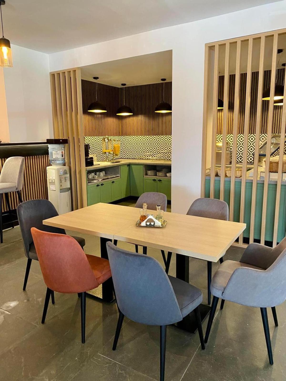 Hotel Bulevard Făgăraş Eksteriør bilde